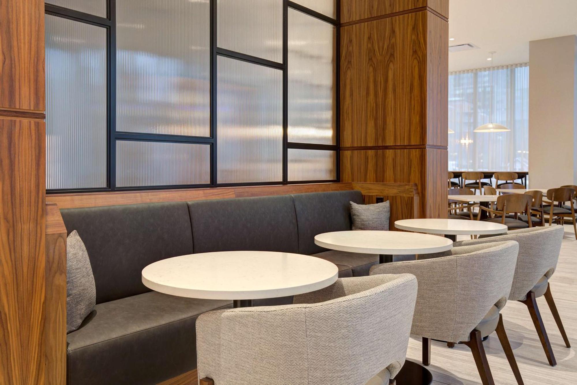 Homewood Suites By Hilton Montreal Downtown Экстерьер фото